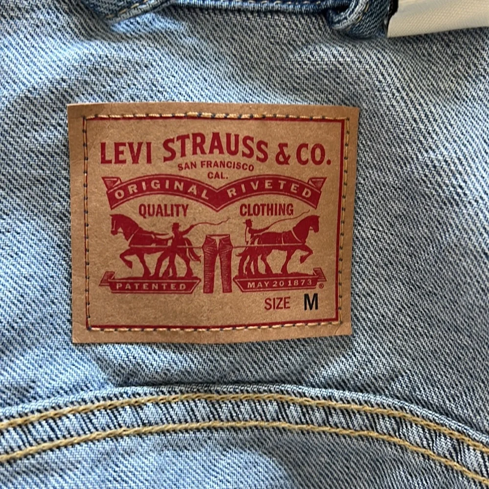 NWT Levi’s Original Denim Trucker Jacket with Puffed Sleeves
